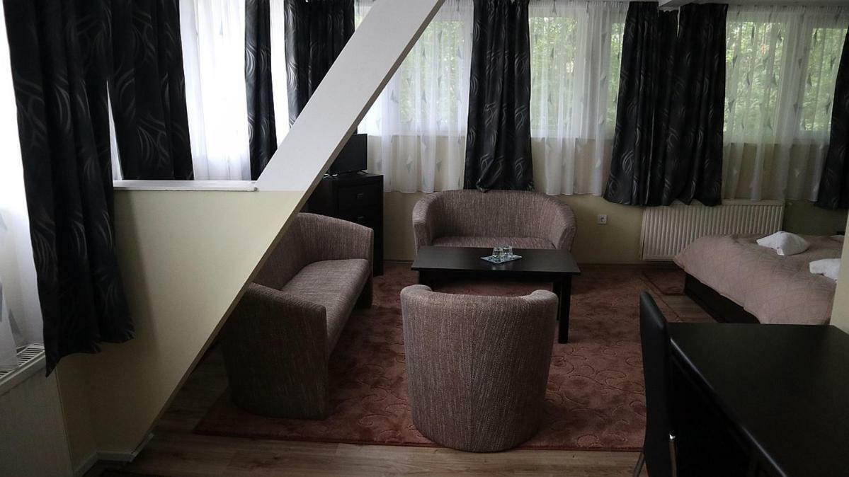 Szlovak Panzio Hotel Bekescsaba Bagian luar foto