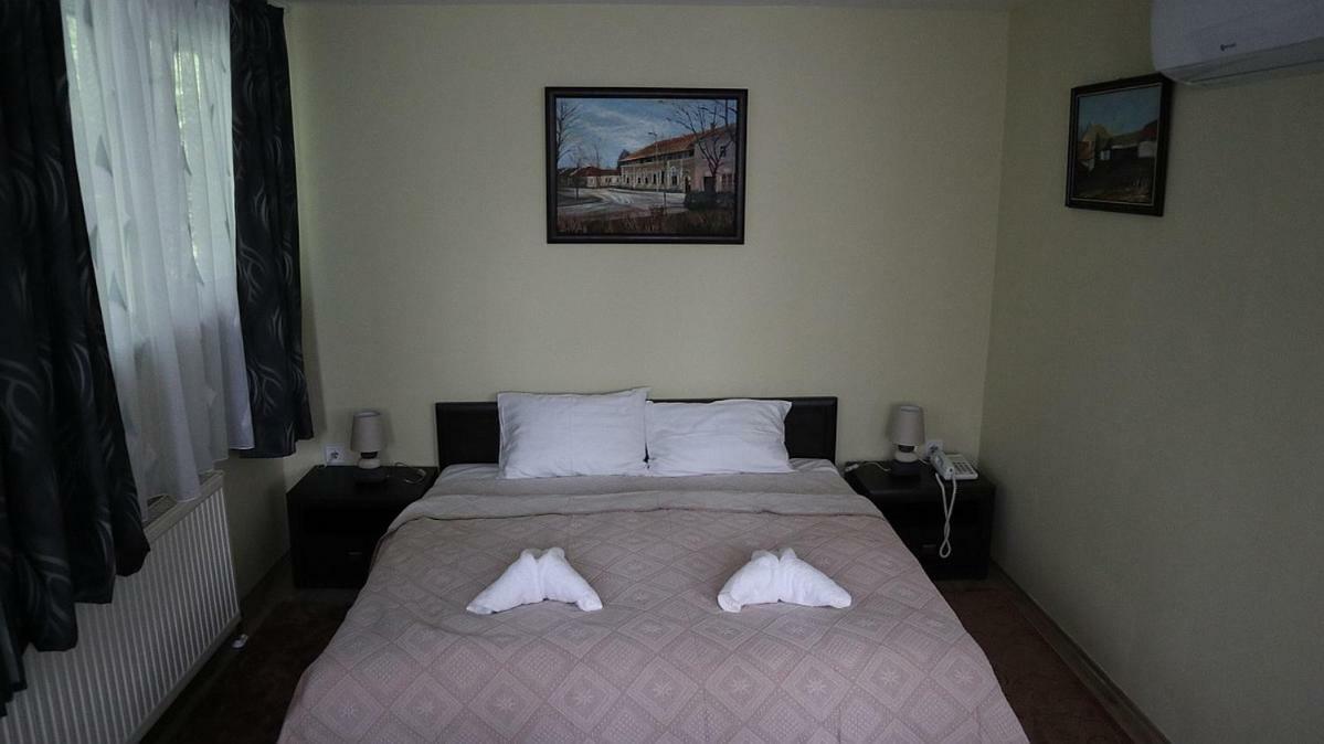 Szlovak Panzio Hotel Bekescsaba Bagian luar foto