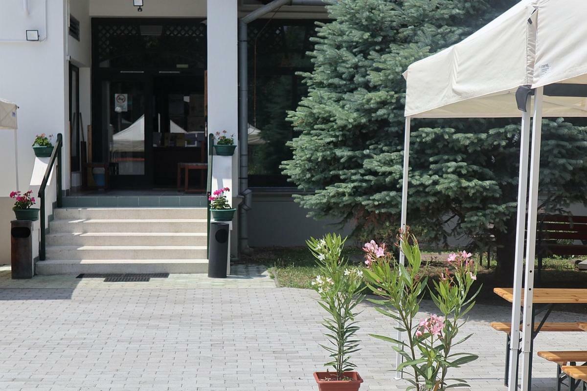 Szlovak Panzio Hotel Bekescsaba Bagian luar foto
