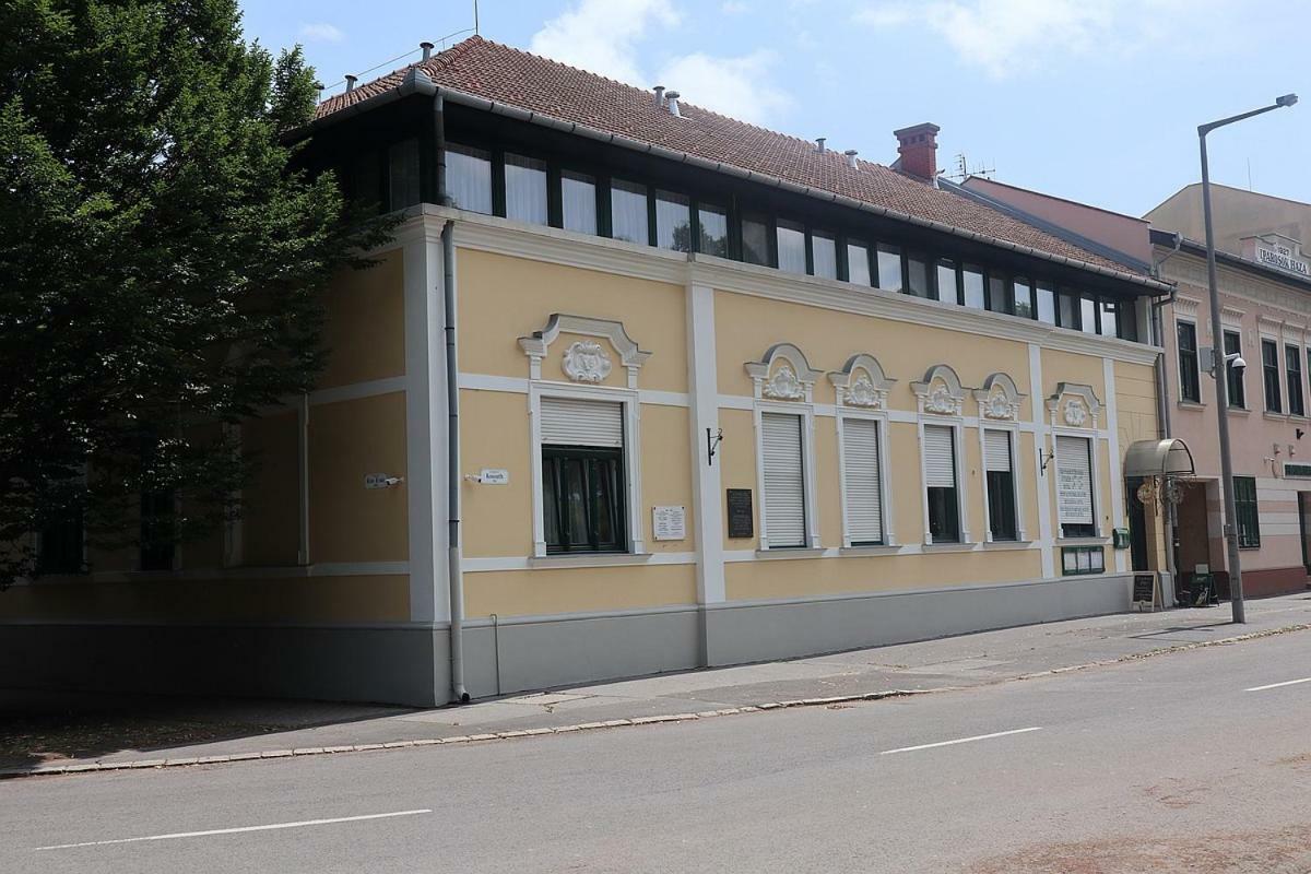 Szlovak Panzio Hotel Bekescsaba Bagian luar foto