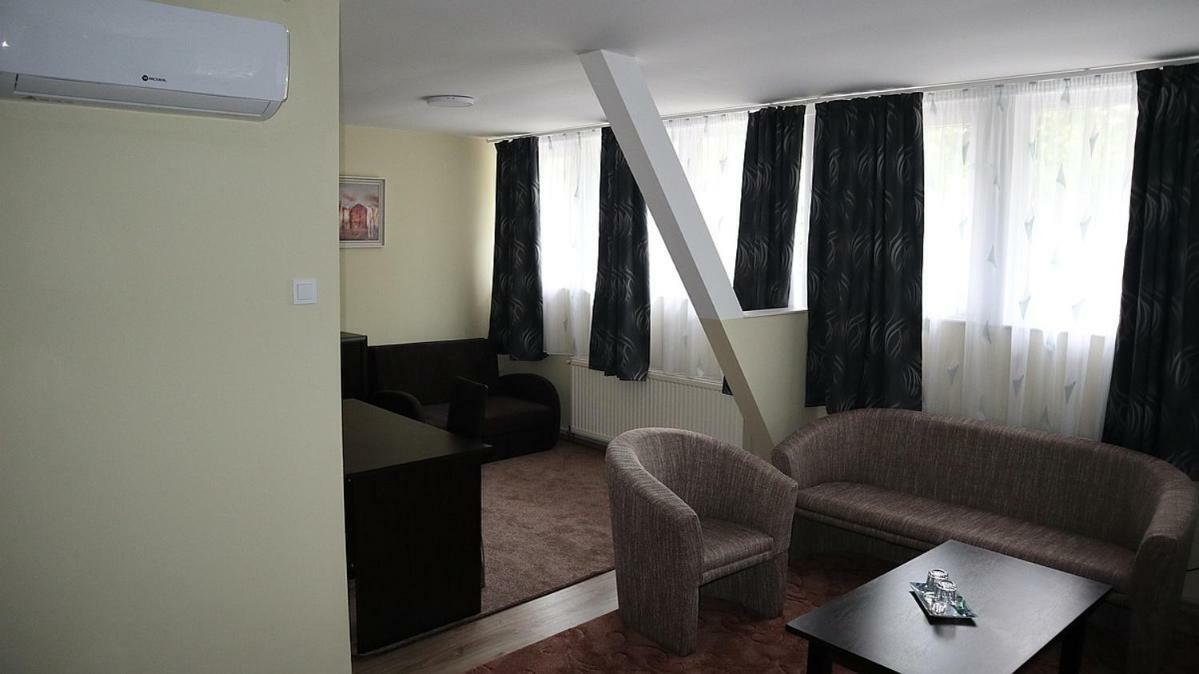 Szlovak Panzio Hotel Bekescsaba Bagian luar foto