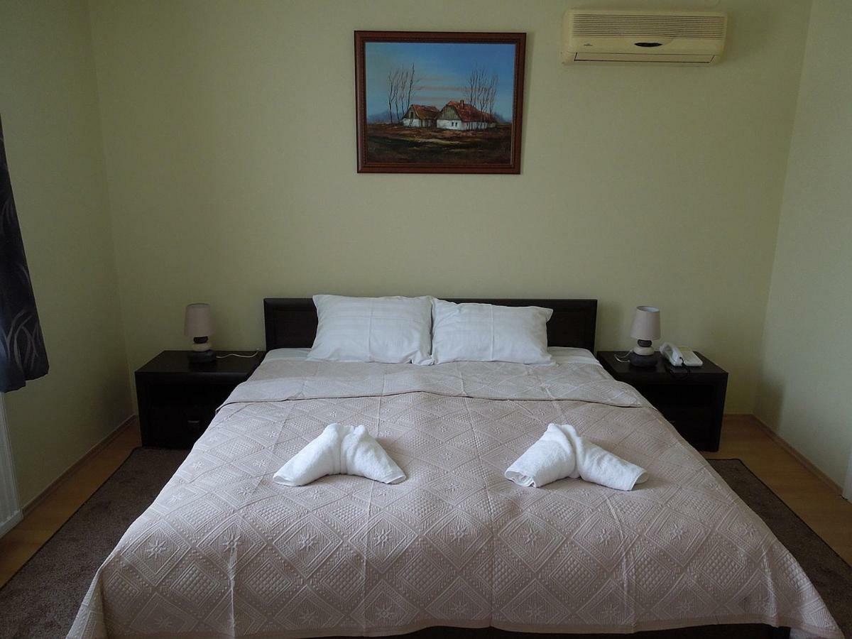 Szlovak Panzio Hotel Bekescsaba Bagian luar foto